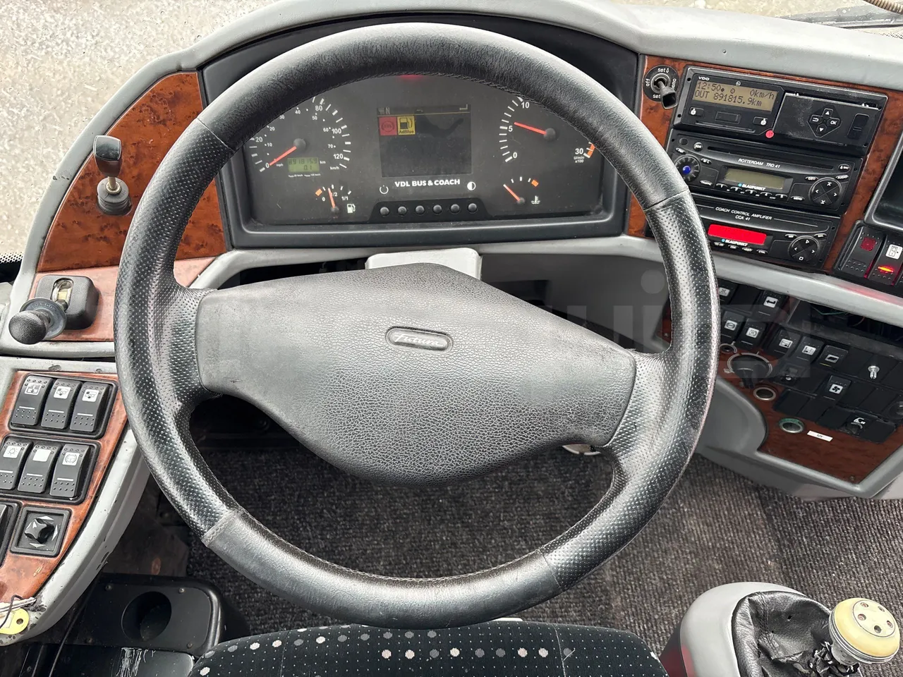Bova B V Futura FHD 127.365 - EUR4 - 266kW - 12.7m - steering wheel photo