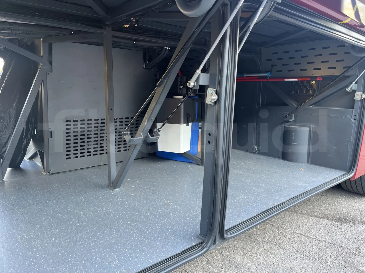 Man Lion's Coach L - Image