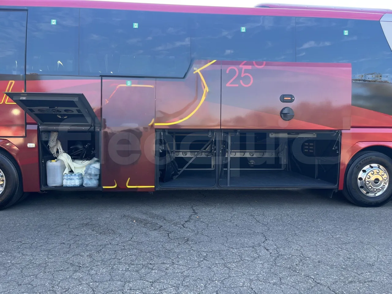 Man Lion's Coach L - Image