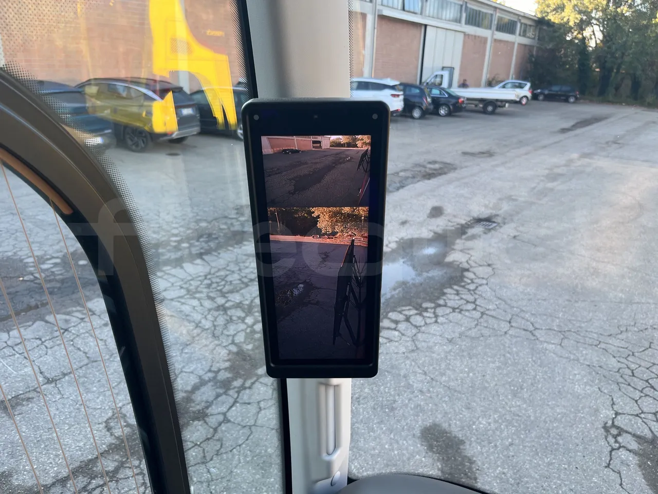 Man Lion's Coach L - Image