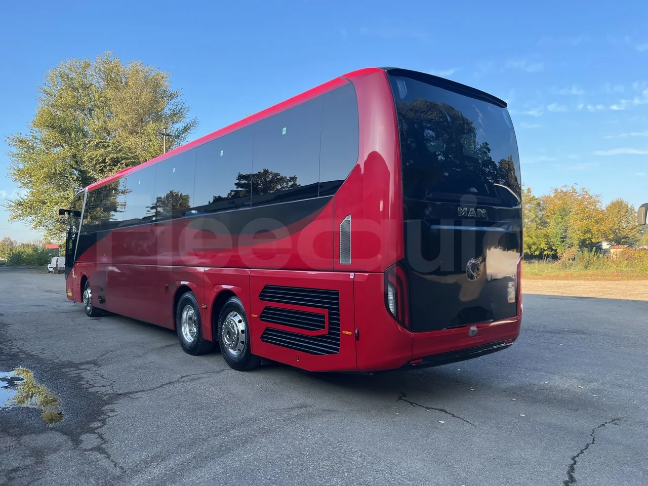 Man Lion's Coach L - 3/4 Rear Left Side