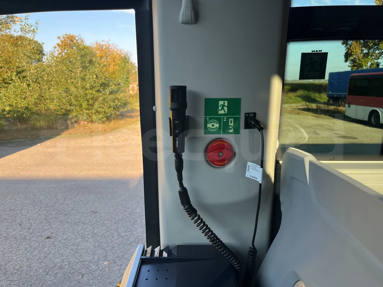 Man Lion's Coach L - Hostess Microphone