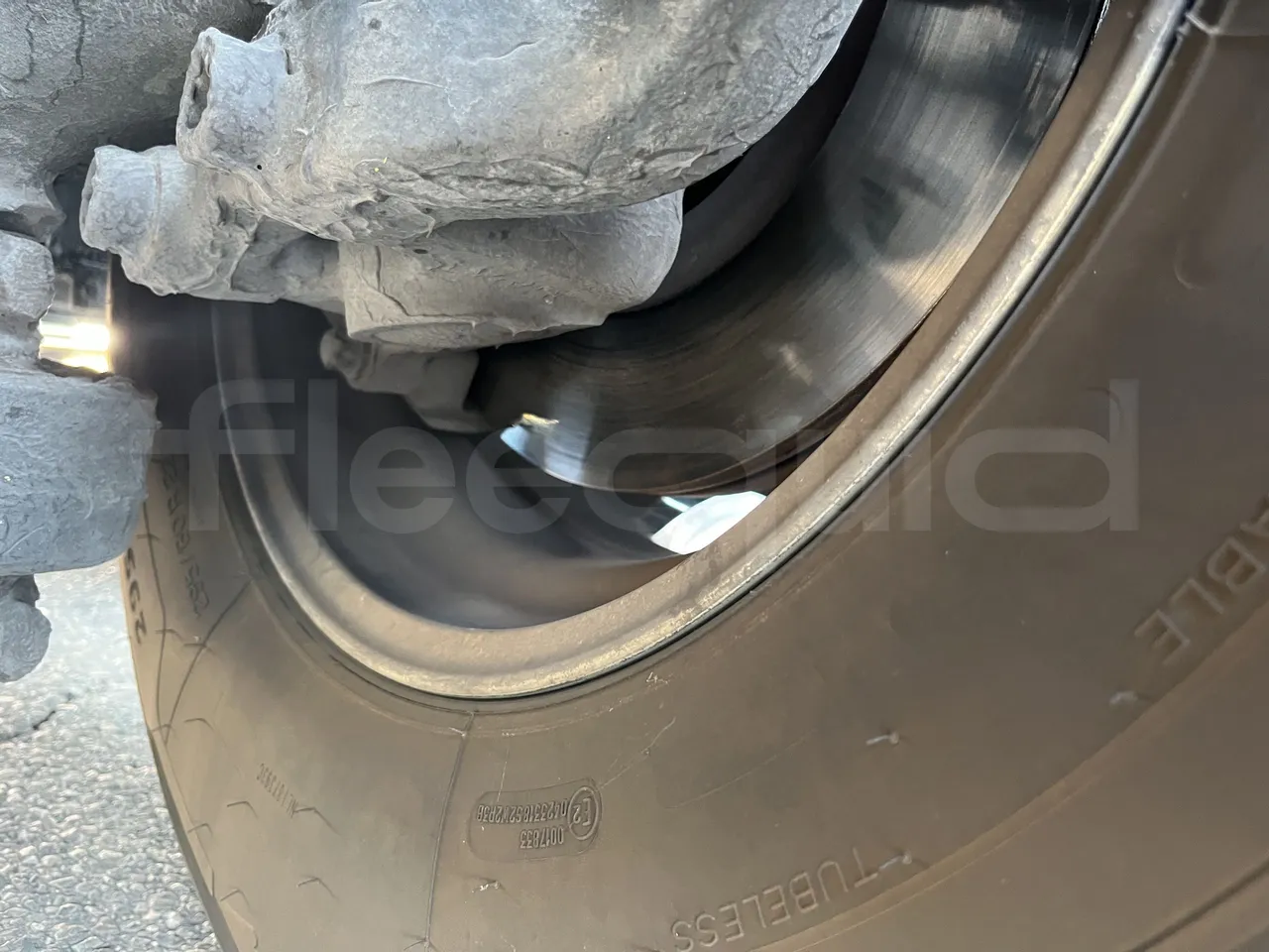 Man Lion's Coach L - First Axle Discs Left Side