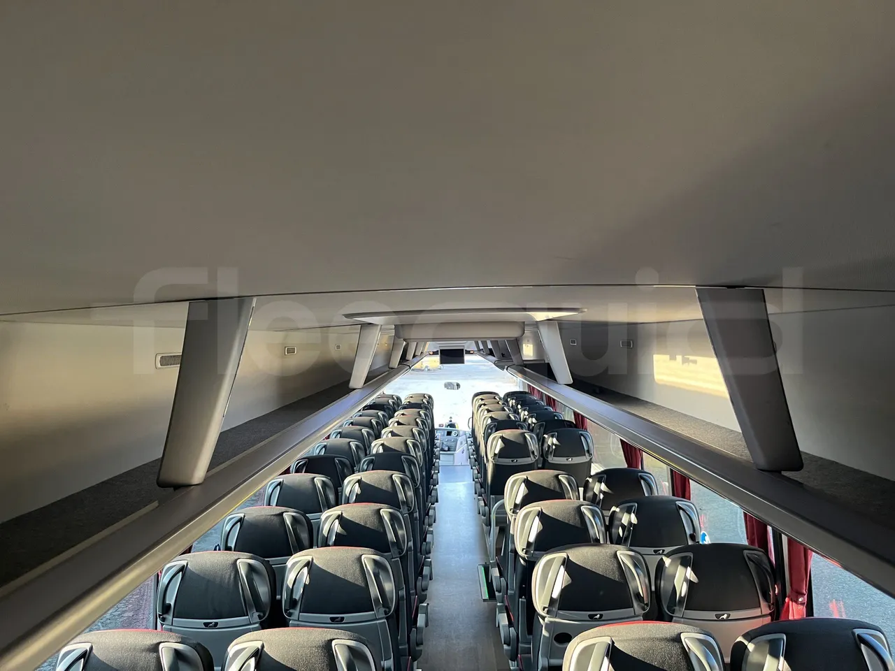 Man Lion's Coach L - Overhead Compartments