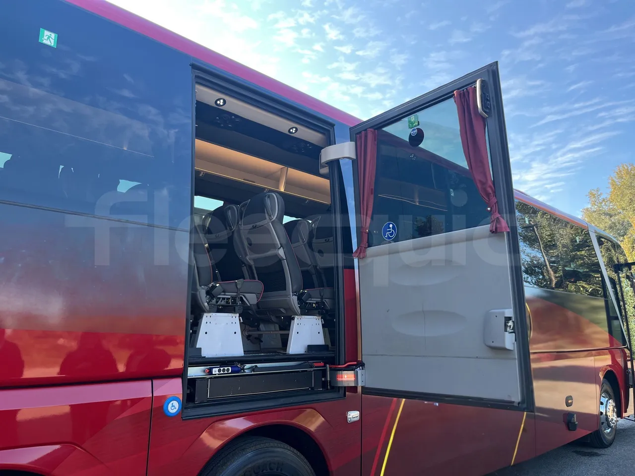 Man Lion's Coach L - Platform Open