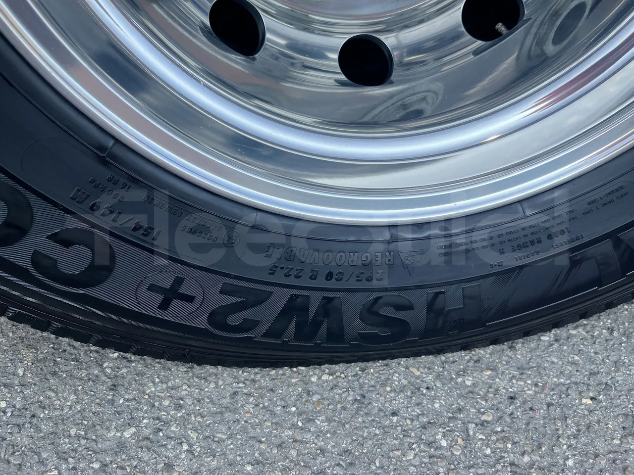 Man Lion's Coach L - Second Axle Left Side: Tyre Size