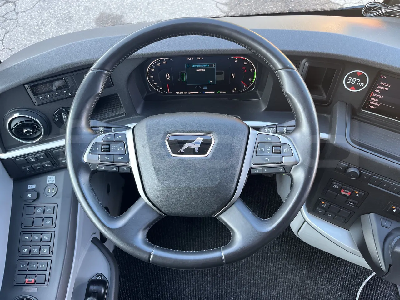 Man Lion's Coach L - Steering Wheel