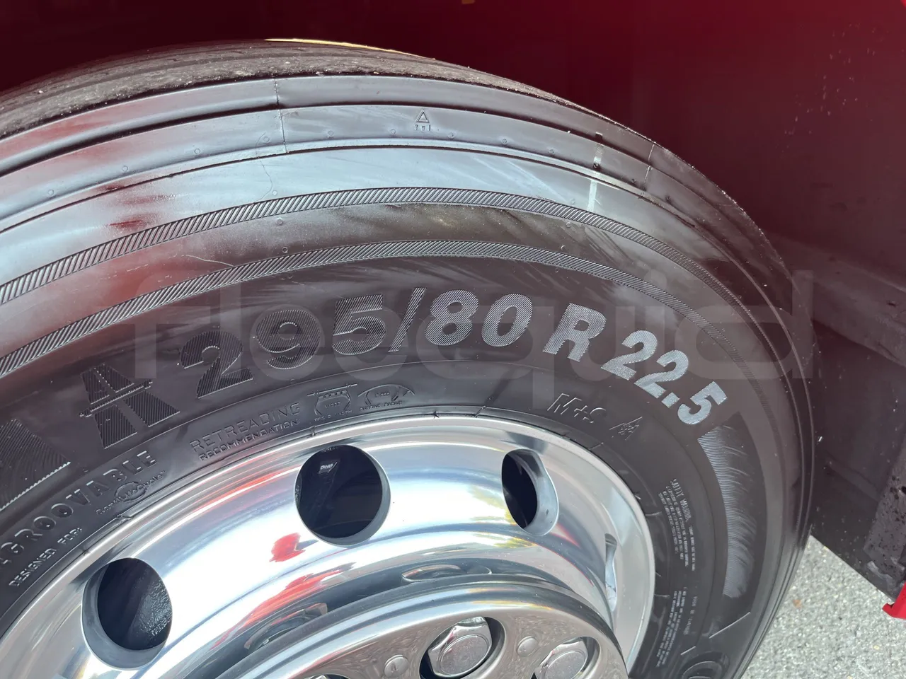 Man Lion's Coach L - Third Axle Left Side: Tyre Size