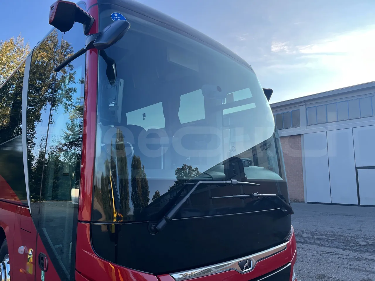 Man Lion's Coach L - Windscreen From Right Side