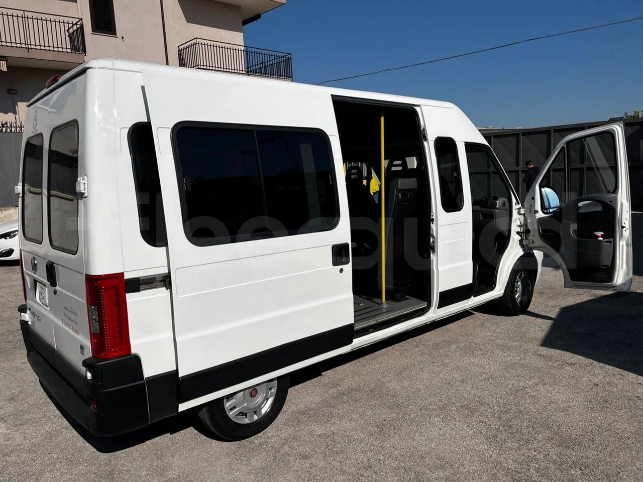 Fiat Ducato 244 BSMNC - Euro3 - 81kW - 5.599mt - 3/4 right rear doors open