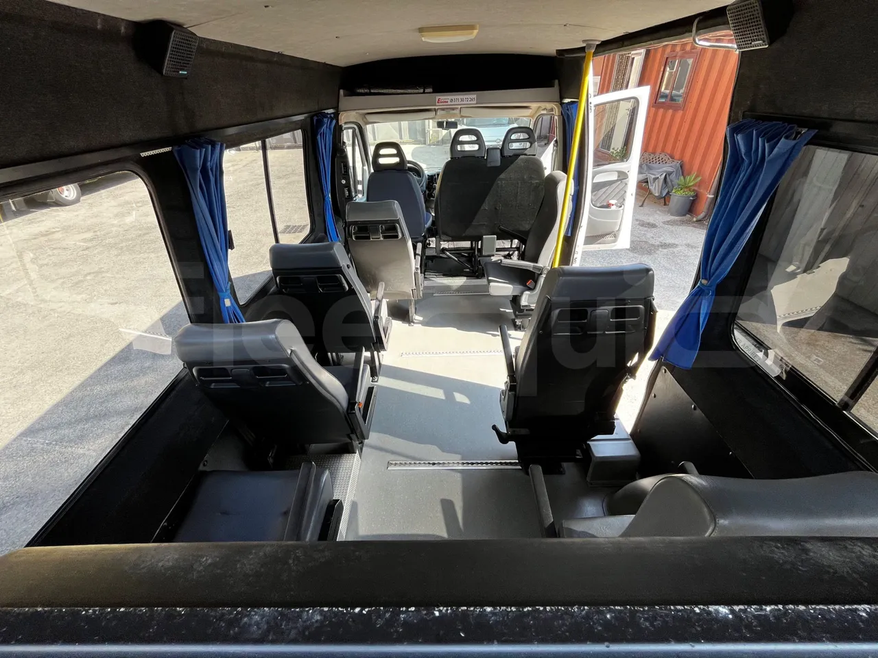 Fiat Ducato 244 BSMNC - Euro3 - 81kW - 5.599mt - forward view middle aisle