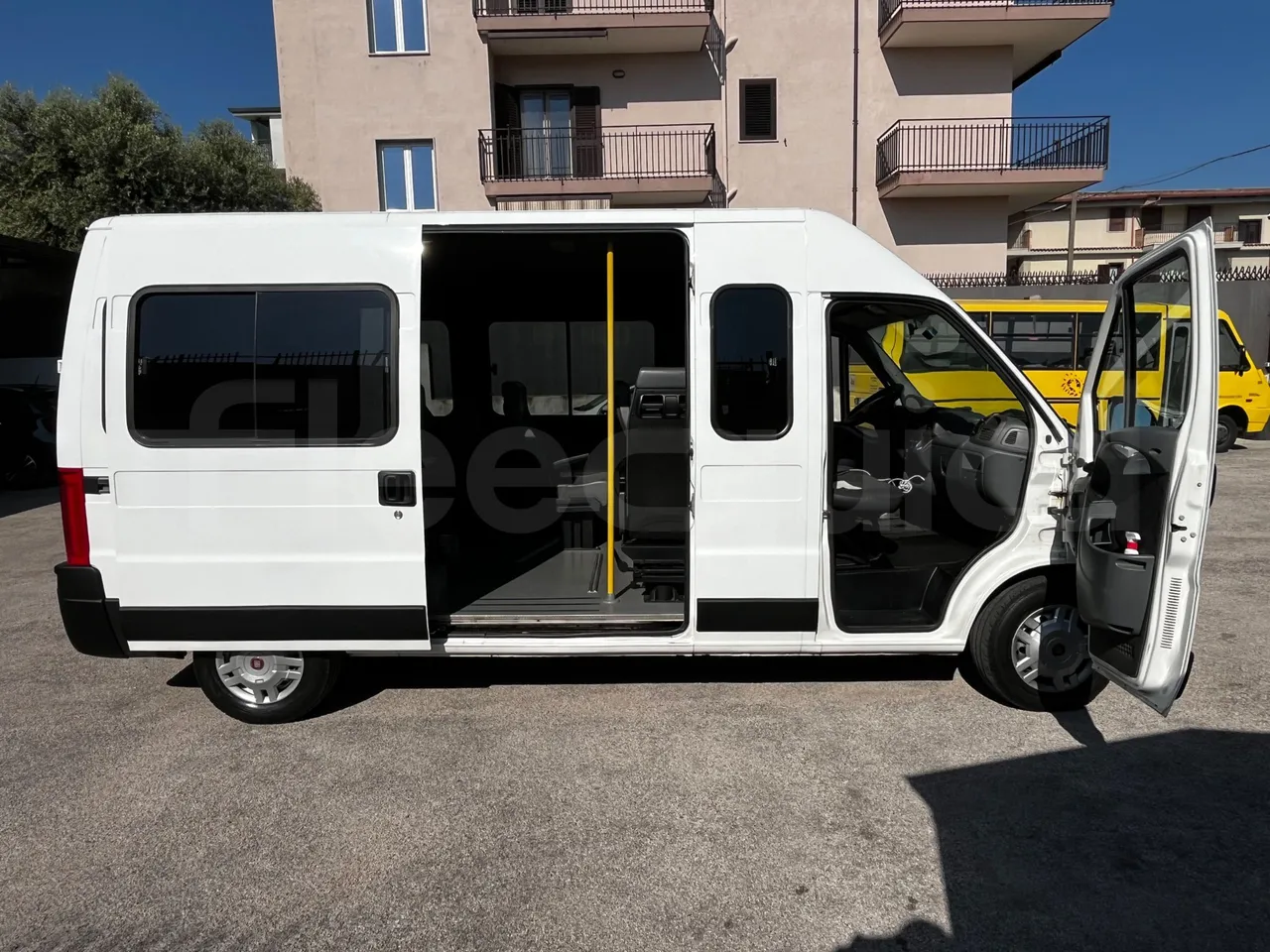 Fiat Ducato 244 BSMNC - Euro3 - 81kW - 5.599mt - right side doors open
