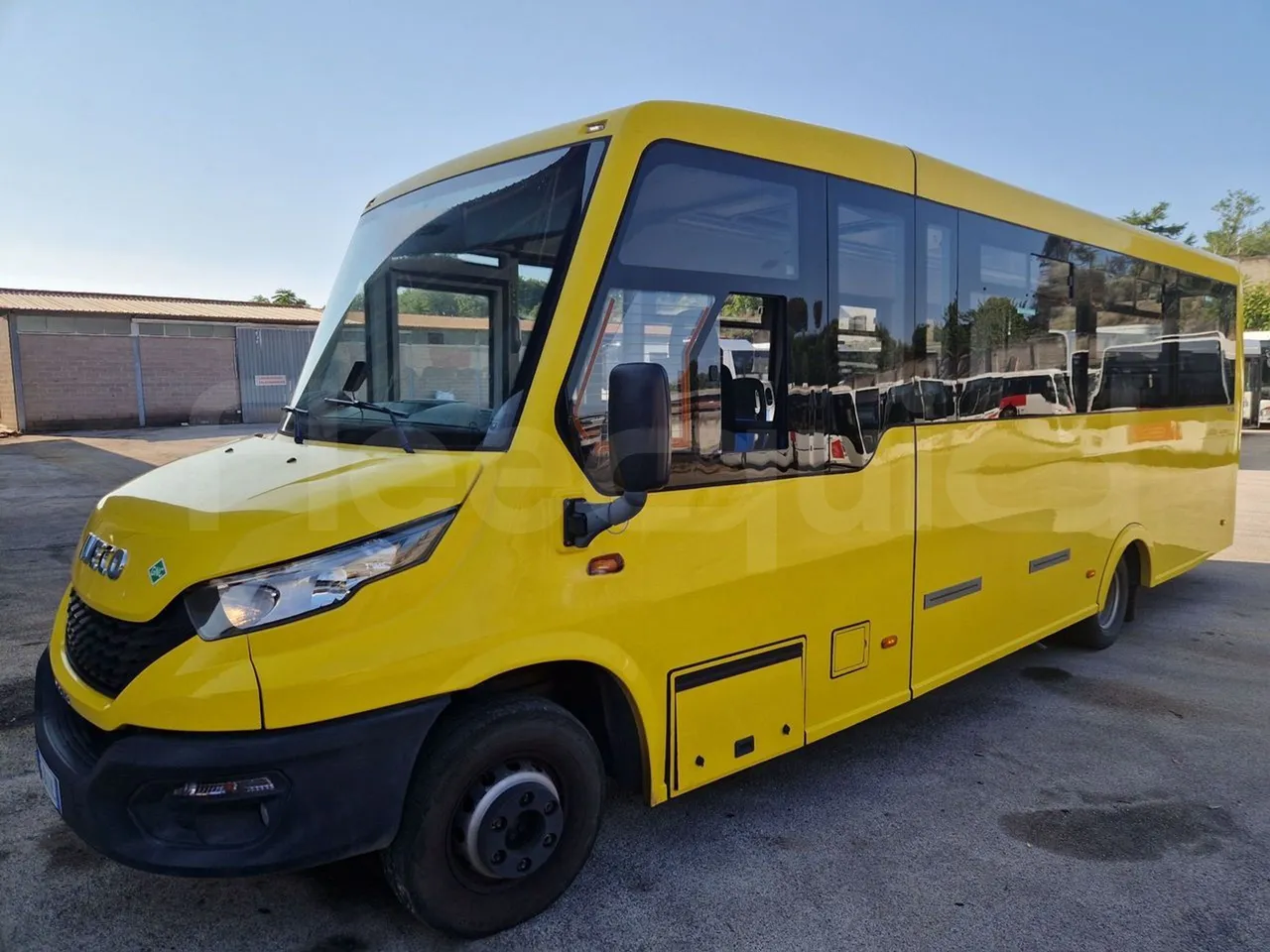 Iveco Indcar WGIVMY11 MOBI SCUOLABUS - EUR6 - 100Kw - 8,592m - 3/4 front left (mandatory for bus to scrap)