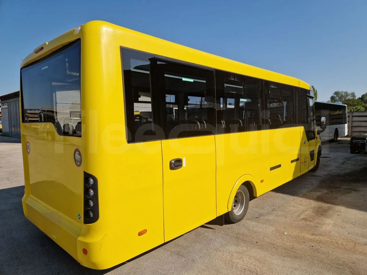 Iveco Indcar WGIVMY11 MOBI SCUOLABUS - EUR6 - 100Kw - 8,592m - 3/4 right rear doors closed