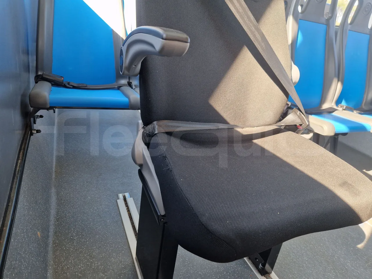 Iveco Indcar WGIVMY11 MOBI SCUOLABUS - EUR6 - 100Kw - 8,592m - armrest detail photo