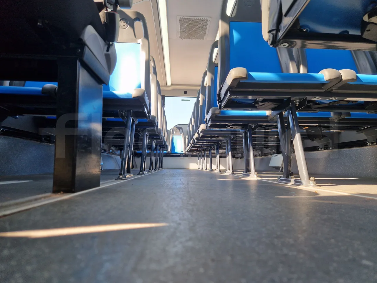 Iveco Indcar WGIVMY11 MOBI SCUOLABUS - EUR6 - 100Kw - 8,592m - seat brackets photo