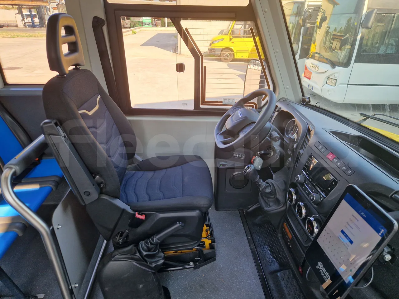 Iveco Indcar WGIVMY11 MOBI SCUOLABUS - EUR6 - 100Kw - 8,592m - driver's seat photo (mandatory for bus to scrap)