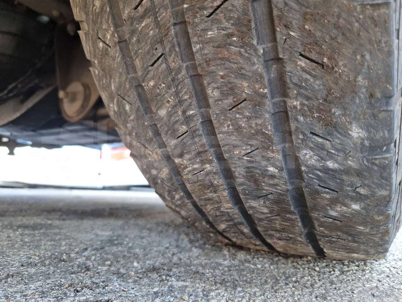 Iveco Indcar WGIVMY11 MOBI SCUOLABUS - EUR6 - 100Kw - 8,592m - tread condition front tires right