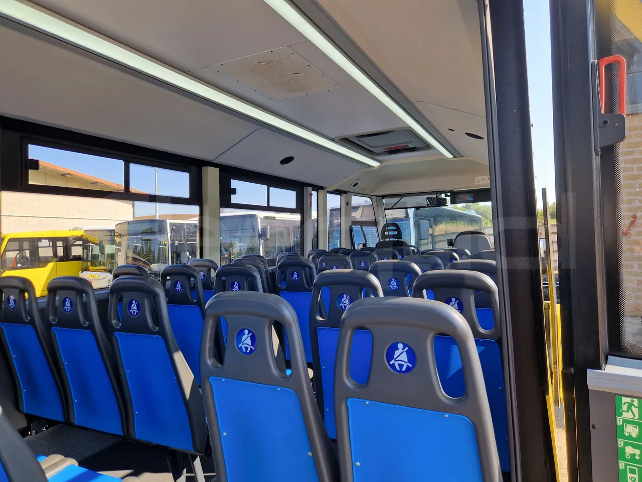Iveco Indcar WGIVMY11 MOBI SCUOLABUS - EUR6 - 100Kw - 8,592m - power outlets detail