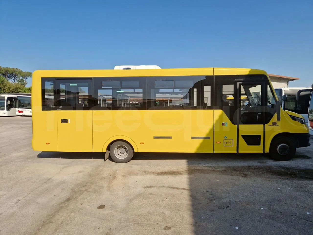 Iveco Indcar WGIVMY11 MOBI SCUOLABUS - EUR6 - 100Kw - 8,592m - right side doors closed