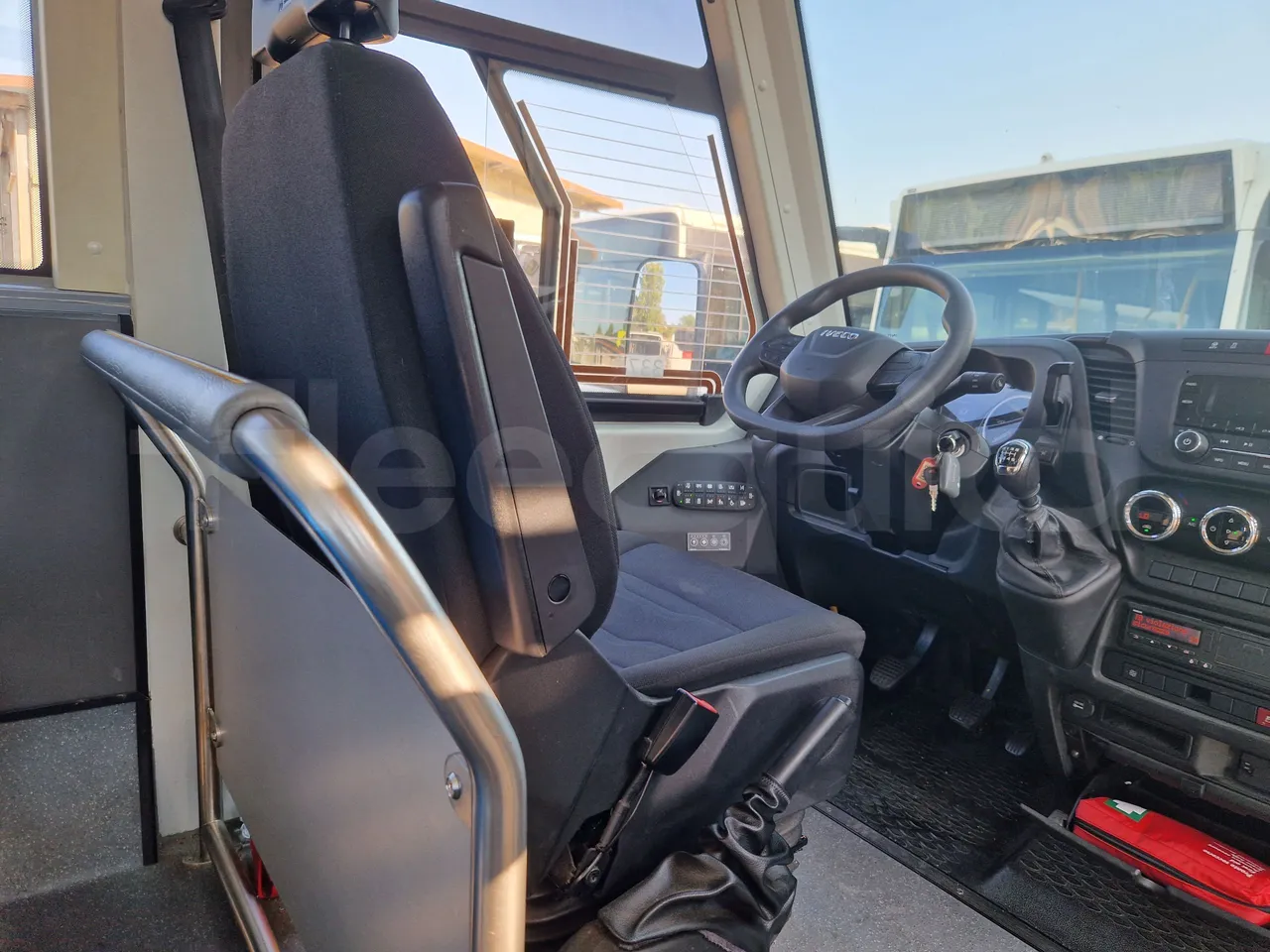 Iveco Indcar WGIVMY11 MOBI SCUOLABUS - EUR6 - 100Kw - 8,592m - table detail photo