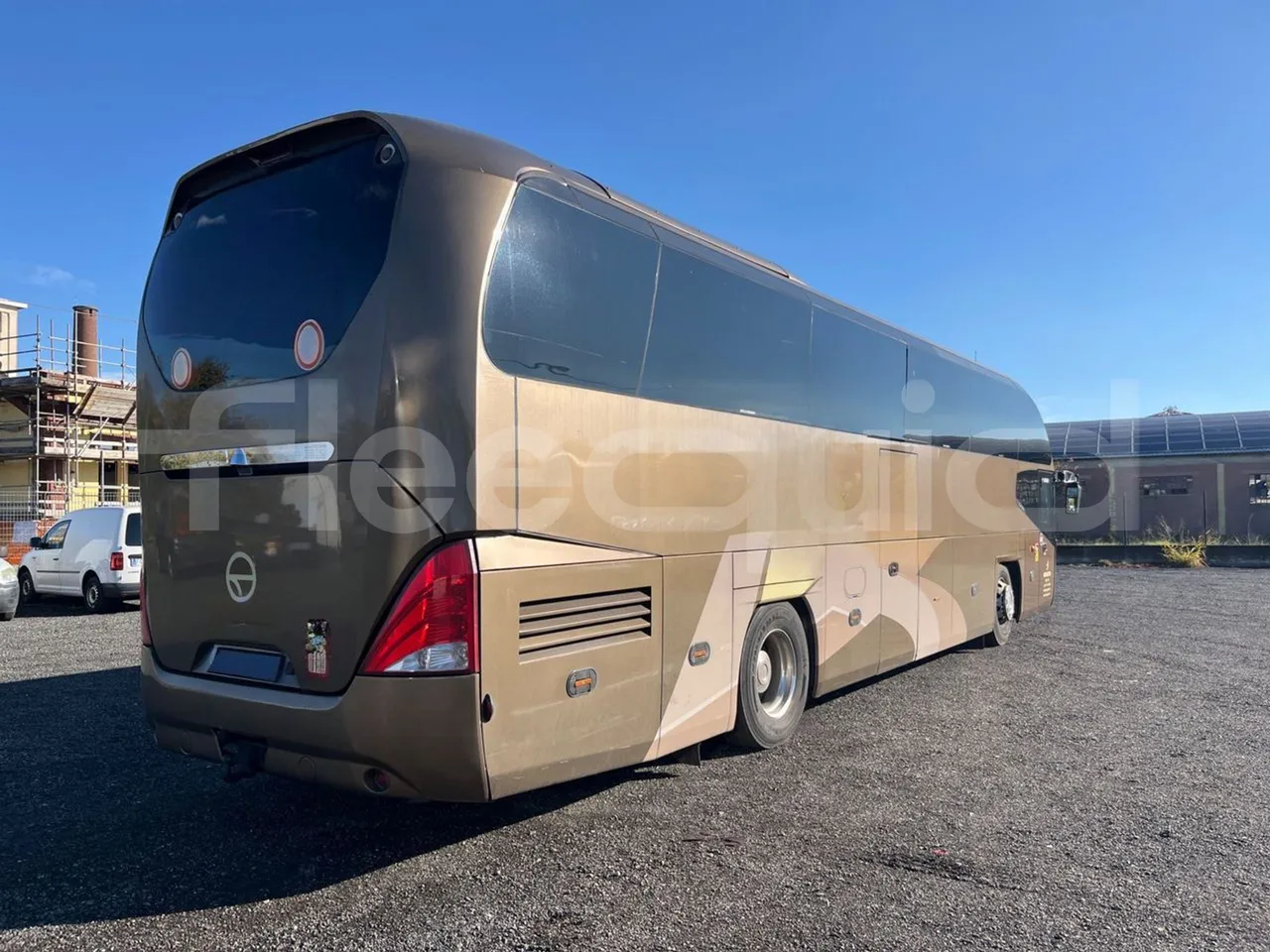 Neoplan Cityliner 	P14 - Euro5 - 324kW - 12.240mt - 3/4 right rear doors closed