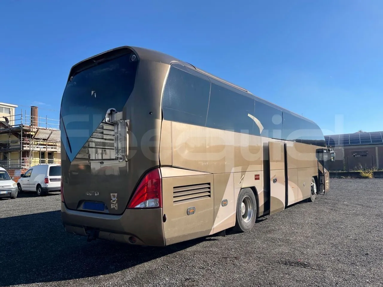 Neoplan Cityliner 	P14 - Euro5 - 324kW - 12.240mt - 3/4 right rear doors open