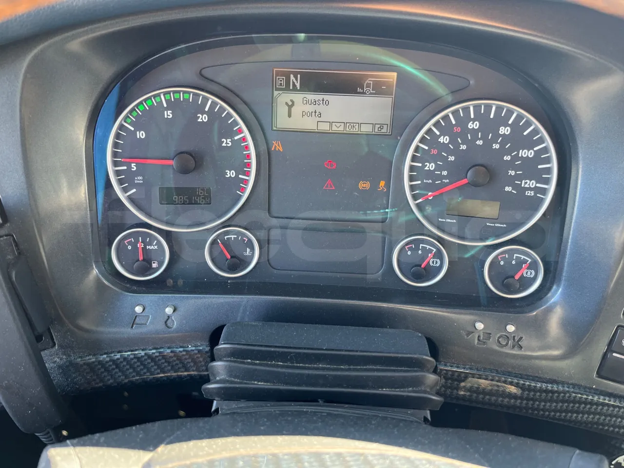 Neoplan Cityliner 	P14 - Euro5 - 324kW - 12.240mt - dashboard lights on