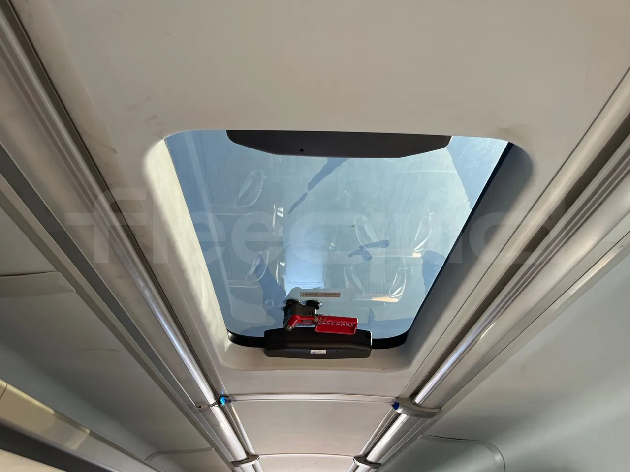 Neoplan Cityliner 	P14 - Euro5 - 324kW - 12.240mt - roof hatch 1