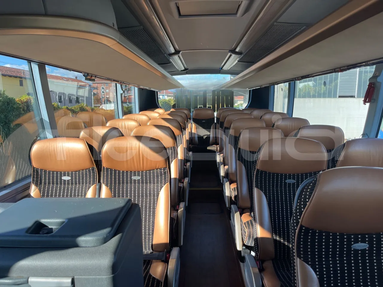 Neoplan Cityliner 	P14 - Euro5 - 324kW - 12.240mt - reverse view middle aisle