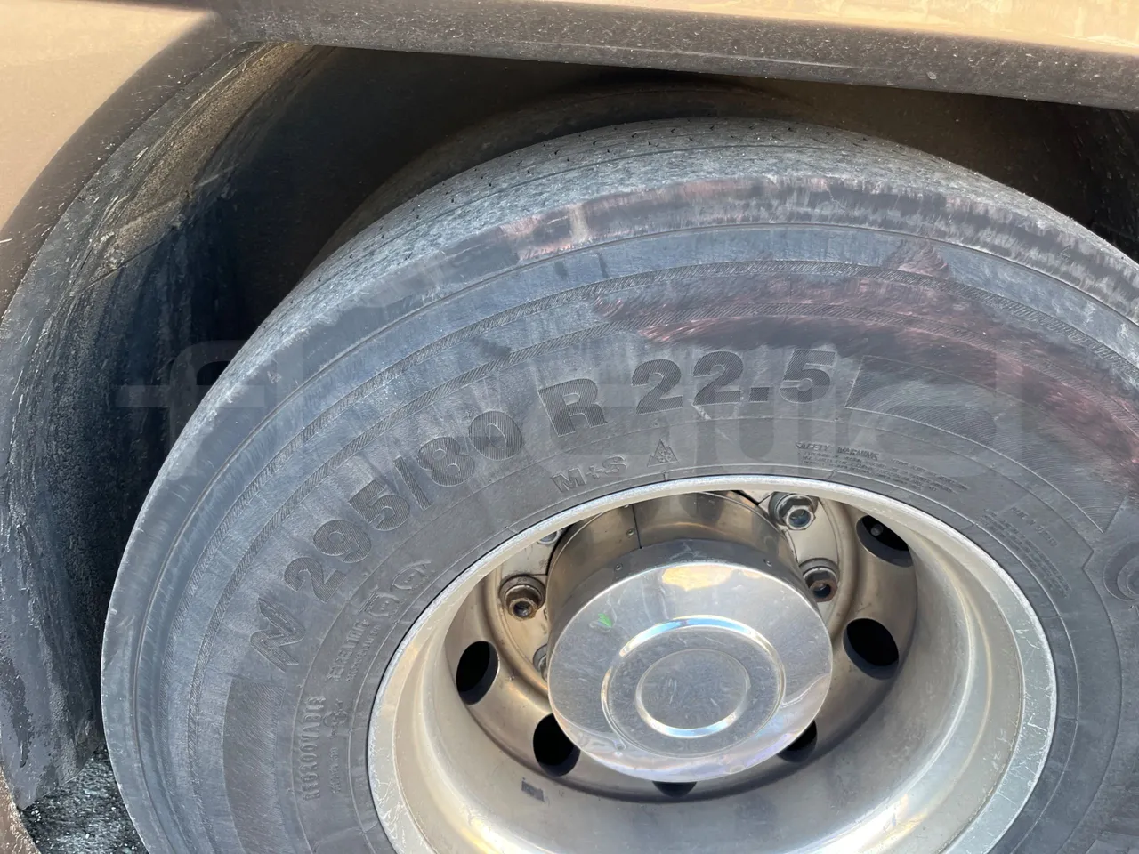 Neoplan Cityliner 	P14 - Euro5 - 324kW - 12.240mt - tread condition front tires right