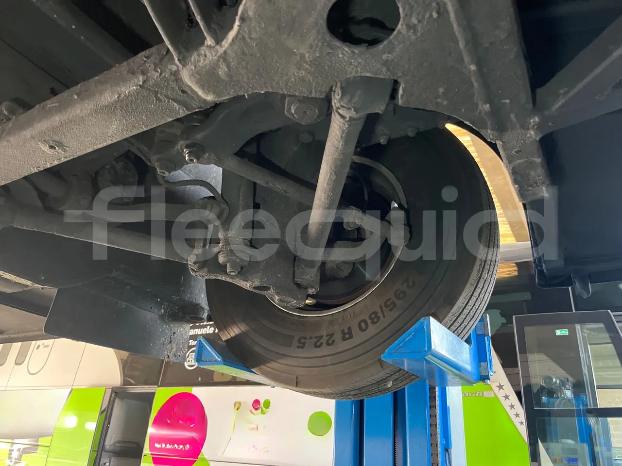 Neoplan Cityliner 	P14 - Euro5 - 324kW - 12.240mt - front axle left side