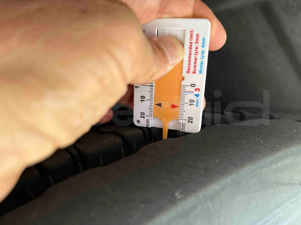 Iveco Citelis - First Axle Left Side: Tyre Thickness