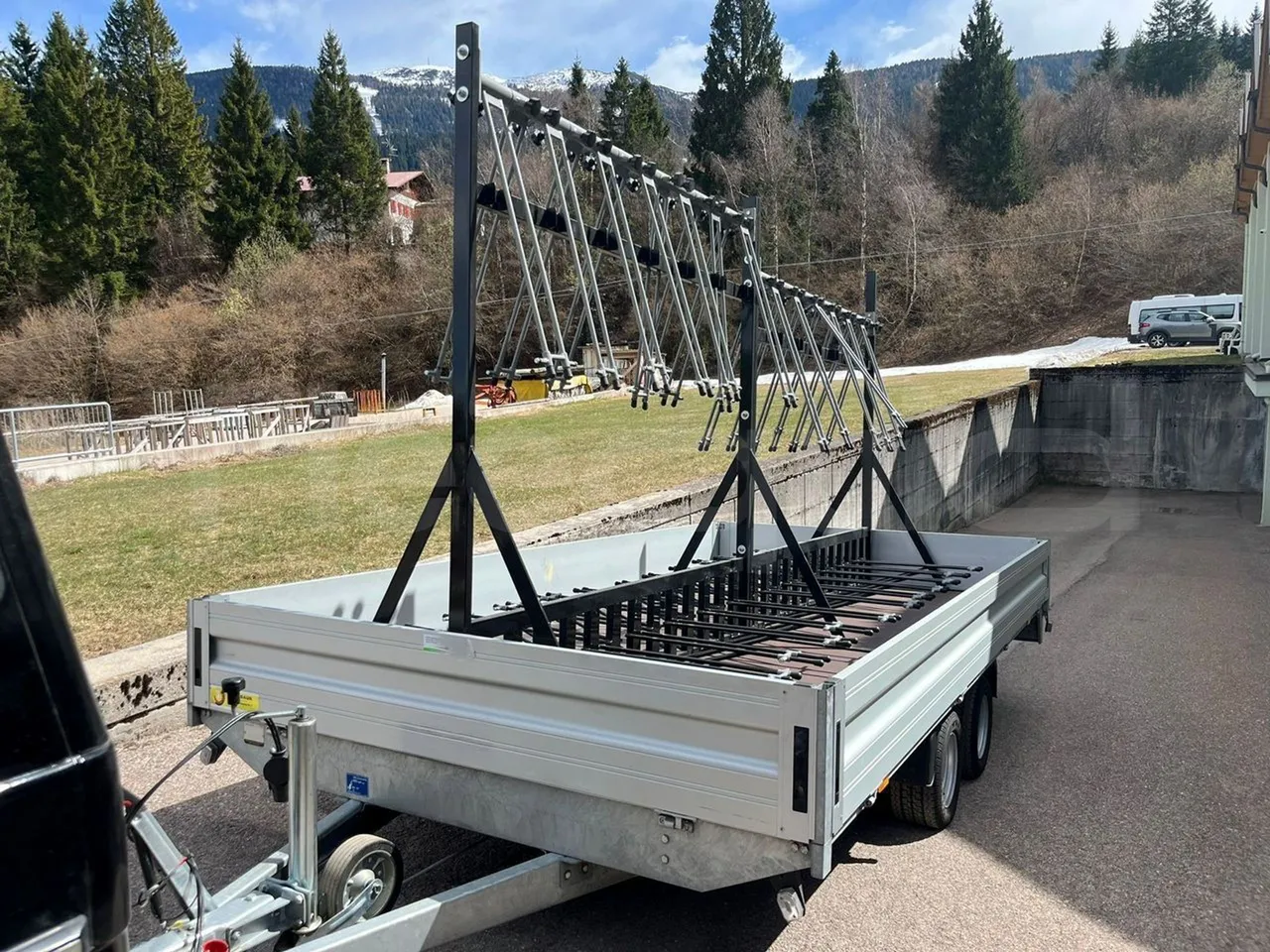 Humbaur HN 204121 Trailer - Euro0 - kW0 - 5.793mt - 3/4 right rear doors closed