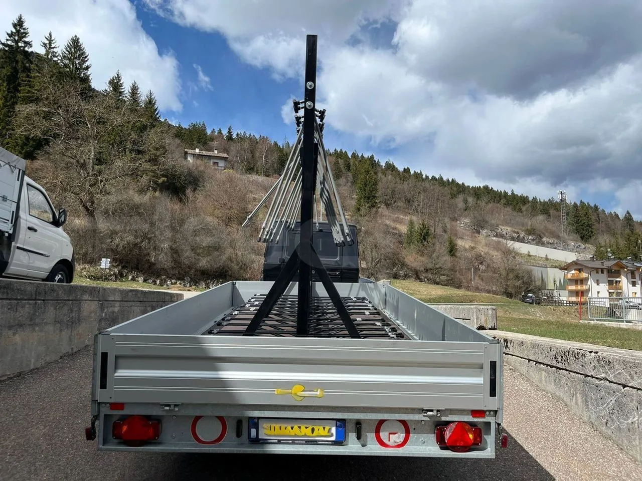 Humbaur HN 204121 Trailer - Euro0 - kW0 - 5.793mt - rear hatch closed