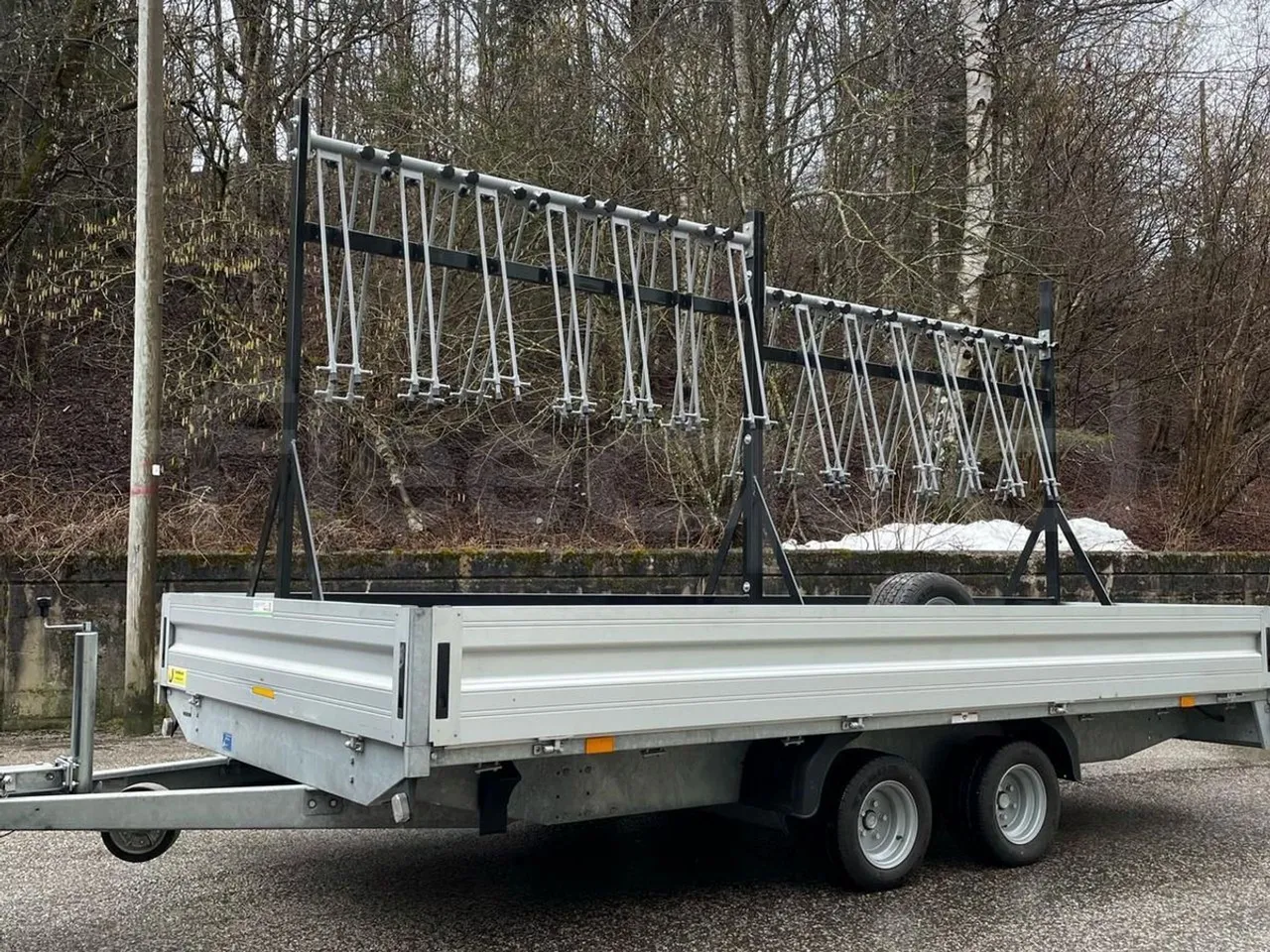 Humbaur HN 204121 Trailer - Euro0 - kW0 - 5.793mt - right side doors closed