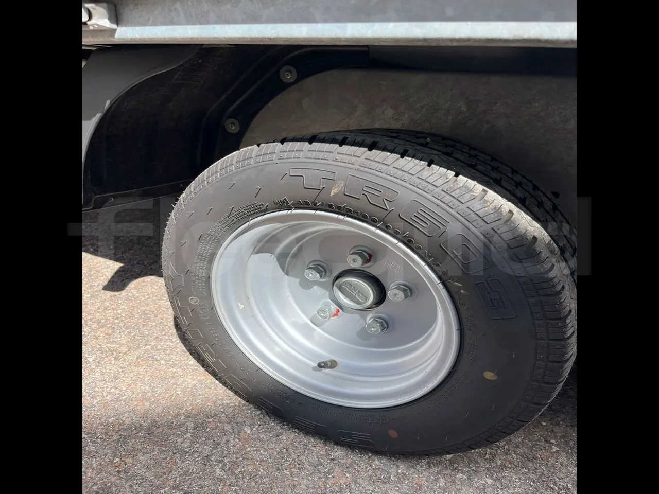 Humbaur HN 204121 Trailer - Euro0 - kW0 - 5.793mt - front left tire measurements