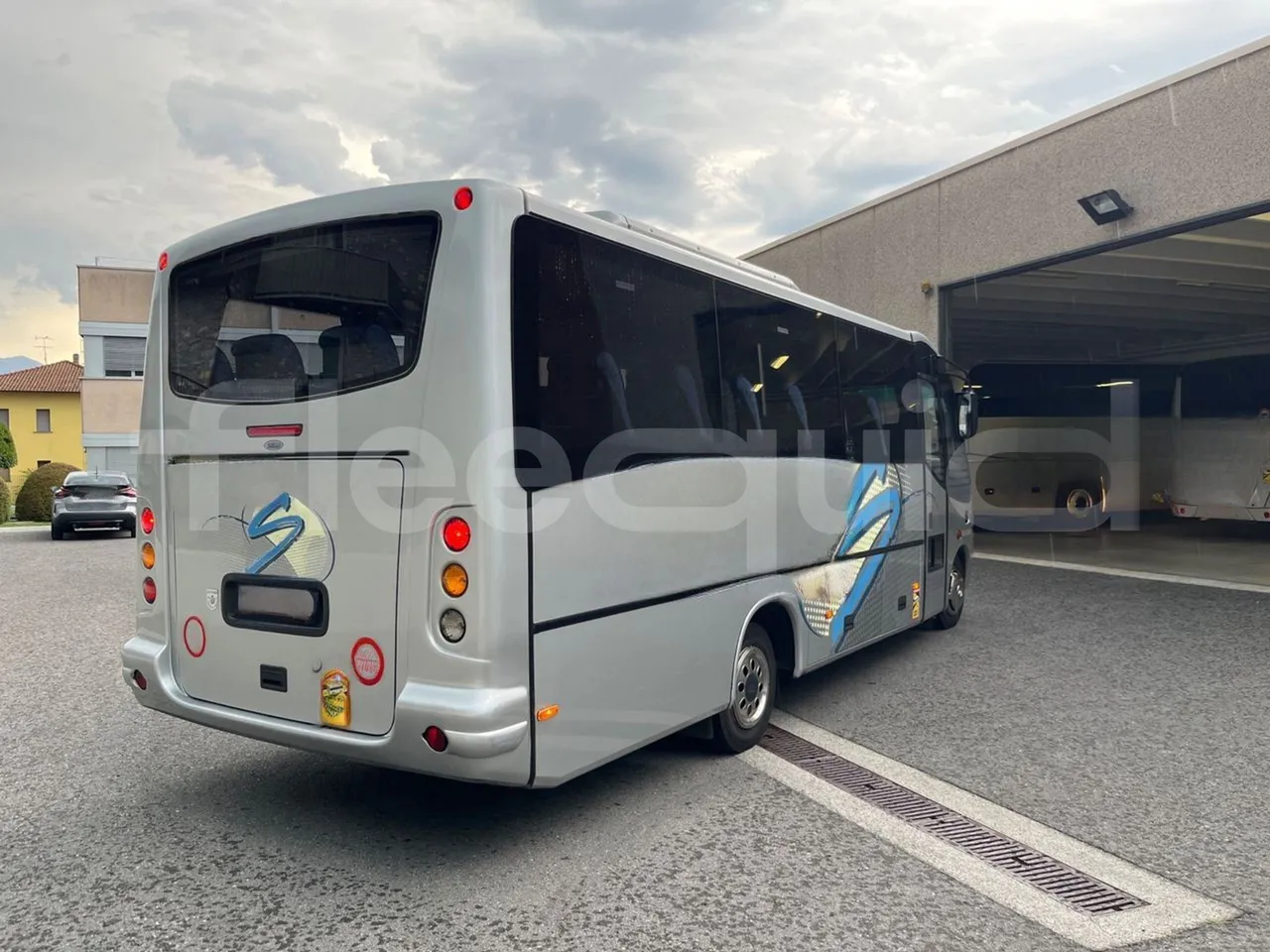 Mercedes-Benz MB 818 S SITCAR TR1 - EUR3 - 130kW - 7.64m - 3/4 right rear doors closed
