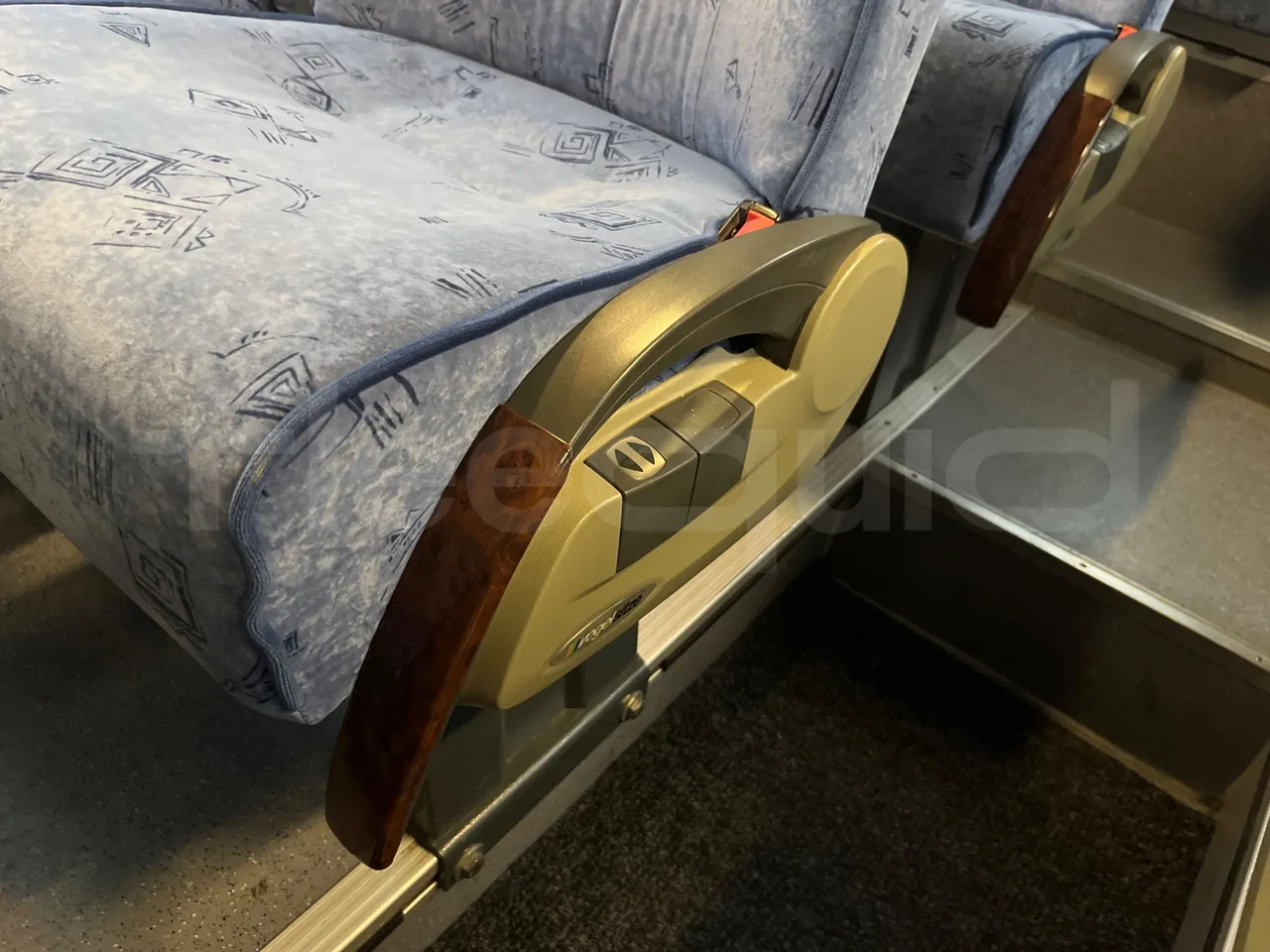 Mercedes-Benz MB 818 S SITCAR TR1 - EUR3 - 130kW - 7.64m - armrest detail photo