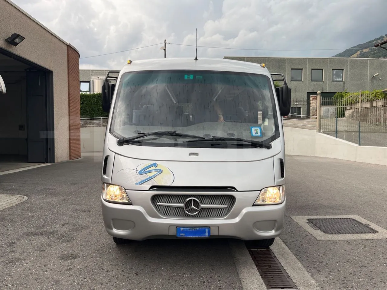 Mercedes-Benz MB 818 S SITCAR TR1 - EUR3 - 130kW - 7.64m - front photo