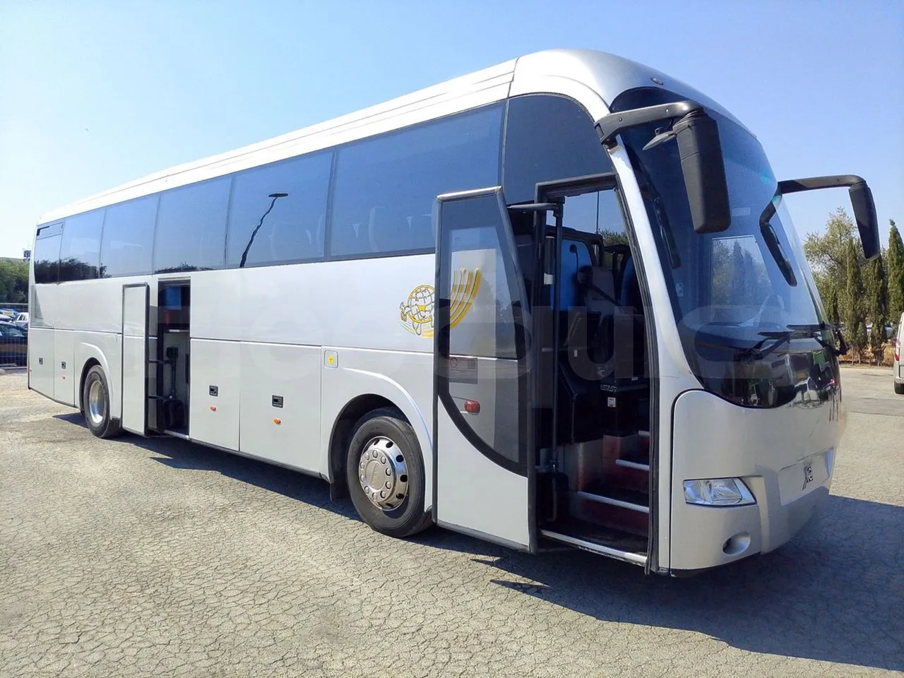 Volvo Barbi Genesis HDL N53 -EUR3 -309kW-12.23m - 3/4 right front doors open