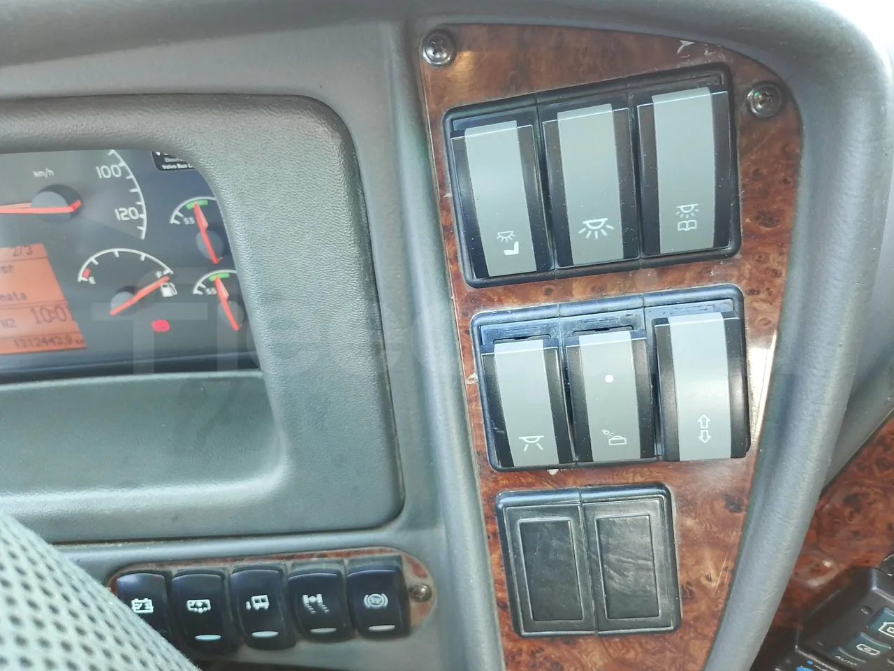 Volvo Barbi Genesis HDL N53 -EUR3 -309kW-12.23m - onboard devices 2