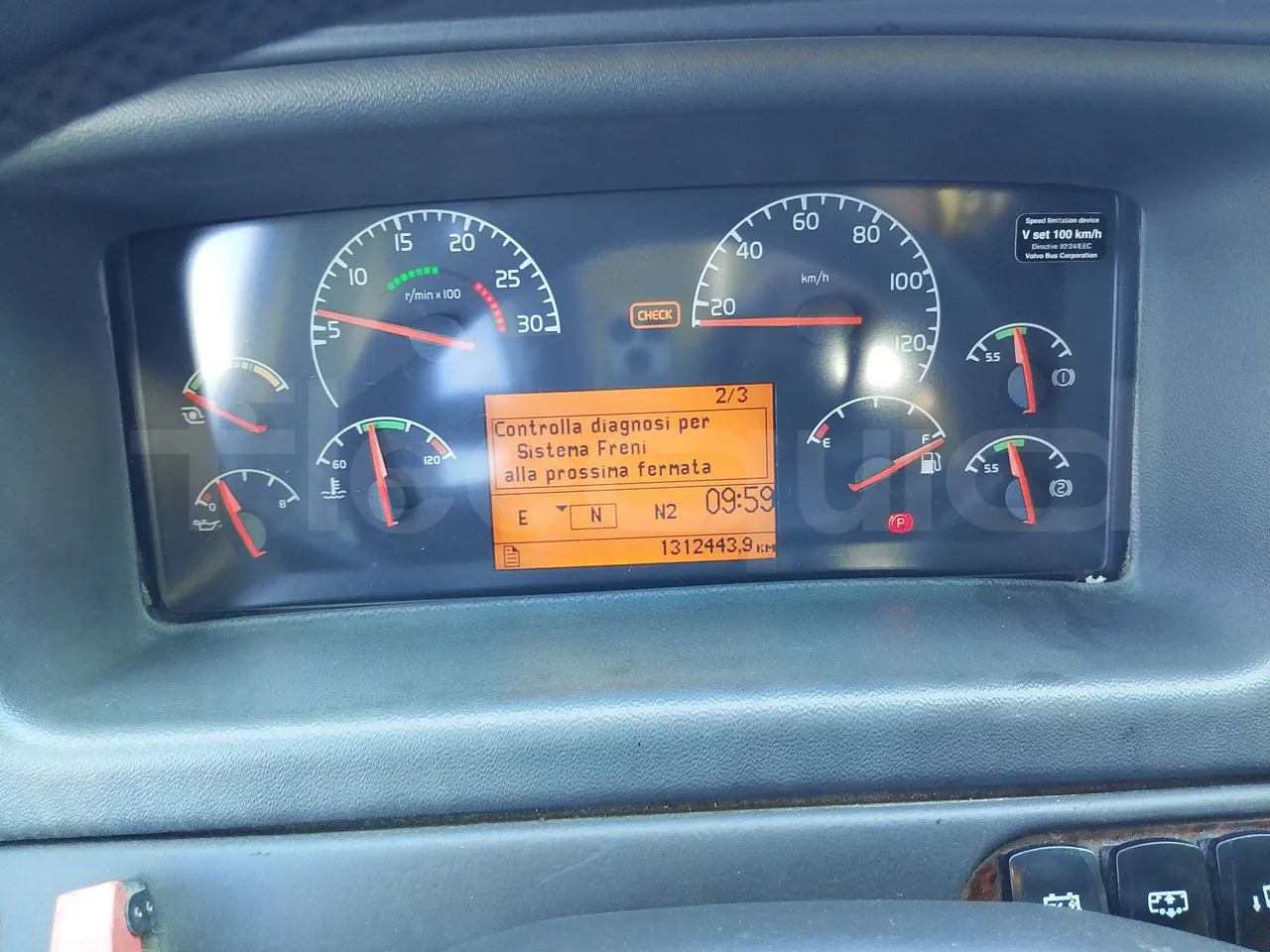 Volvo Barbi Genesis HDL N53 -EUR3 -309kW-12.23m - dashboard lights on