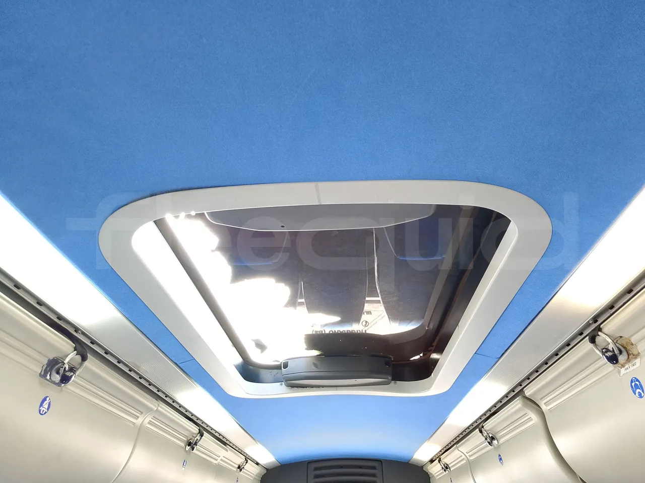 Volvo Barbi Genesis HDL N53 -EUR3 -309kW-12.23m - roof hatch 1