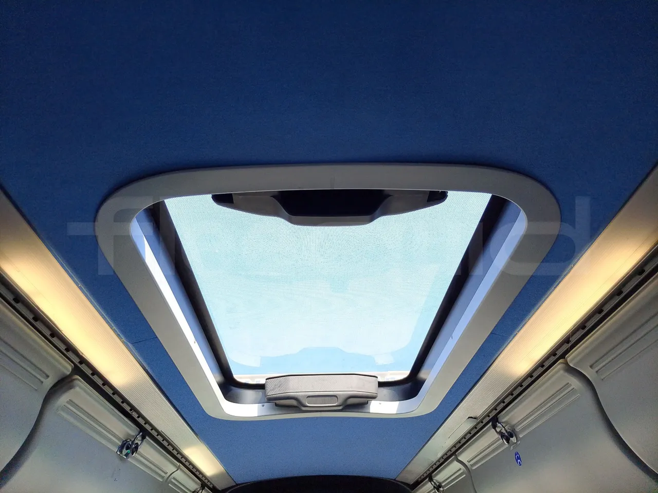 Volvo Barbi Genesis HDL N53 -EUR3 -309kW-12.23m - roof hatch 2