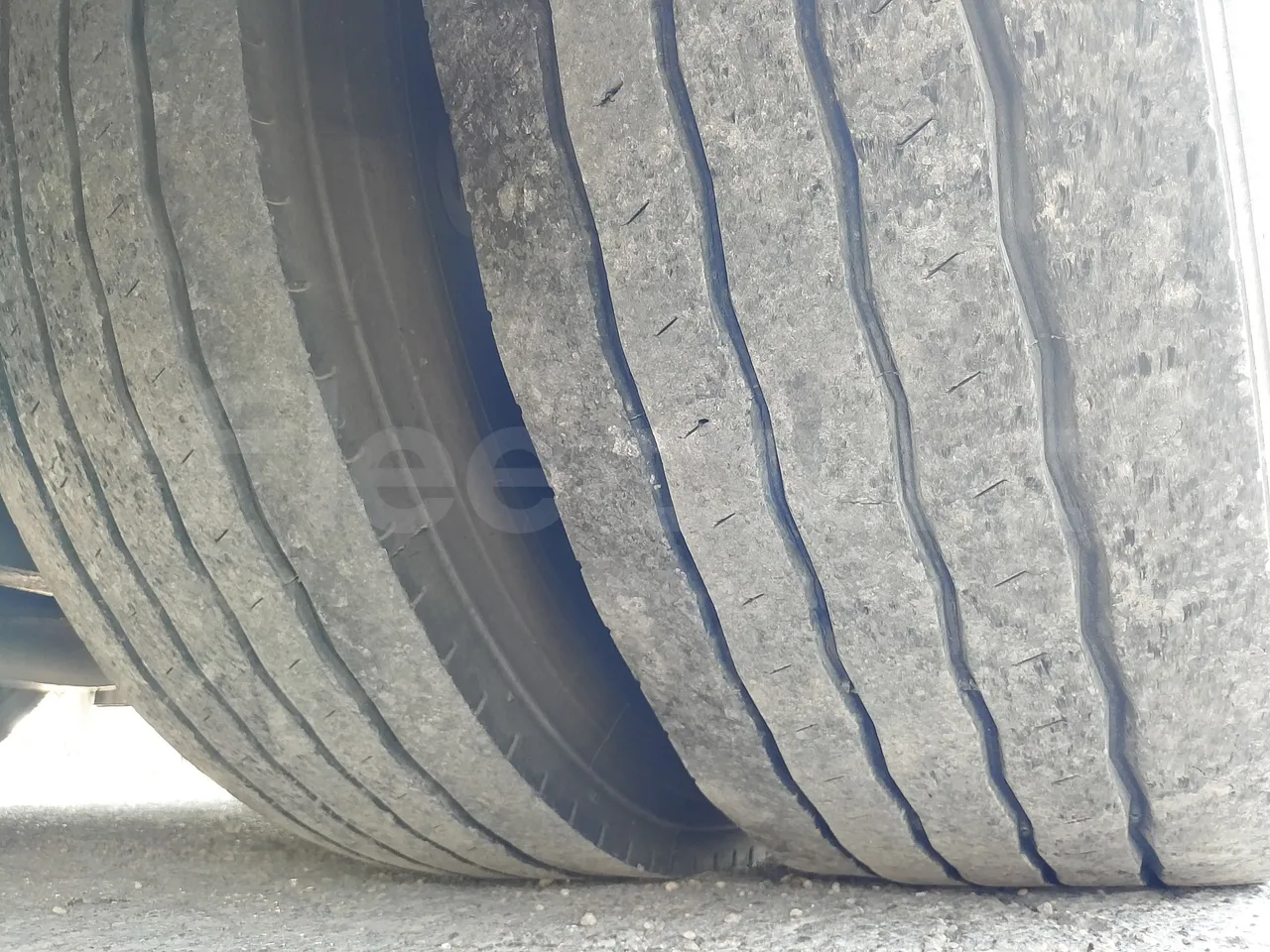 Volvo Barbi Genesis HDL N53 -EUR3 -309kW-12.23m - tread condition front tires left