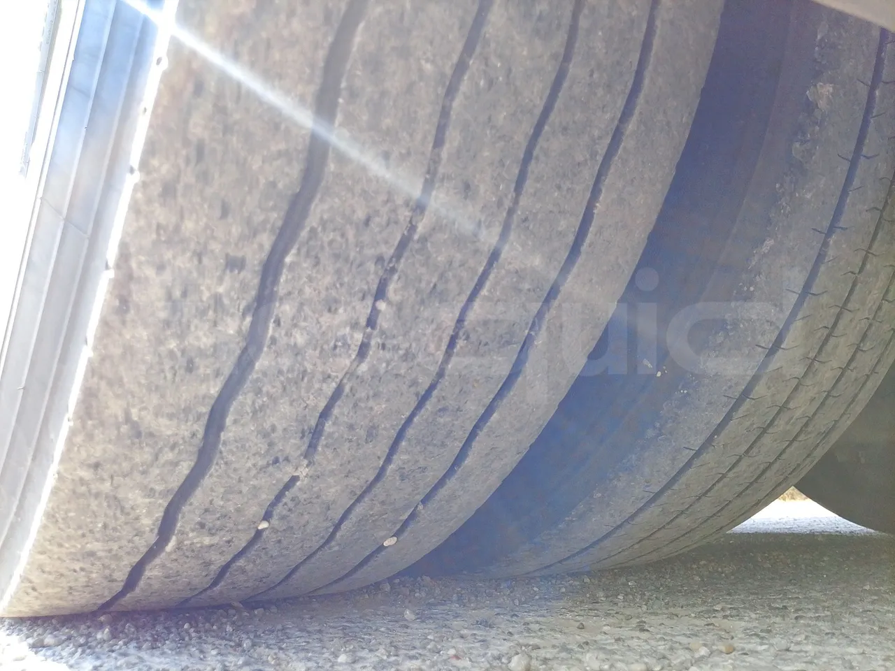 Volvo Barbi Genesis HDL N53 -EUR3 -309kW-12.23m - tread condition third axle tires left