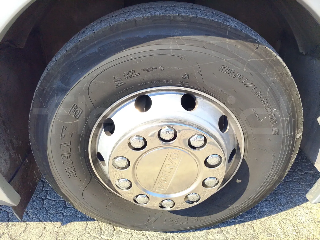 Volvo Barbi Genesis HDL N53 -EUR3 -309kW-12.23m - tread condition third axle tires right