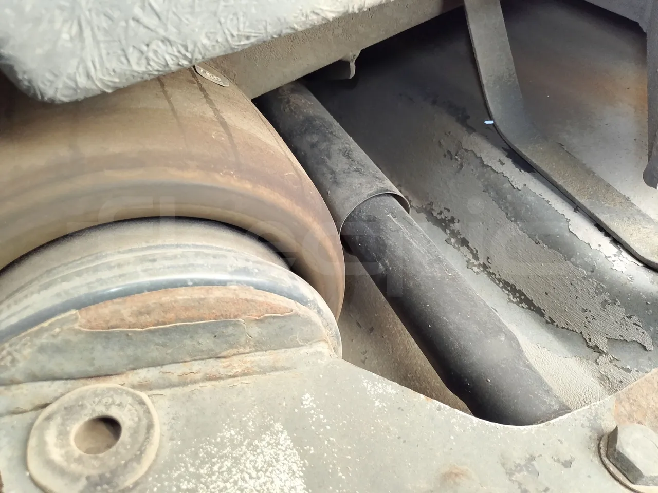 Volvo Barbi Genesis HDL N53 -EUR3 -309kW-12.23m - axle 2 shock absorbers 1 left