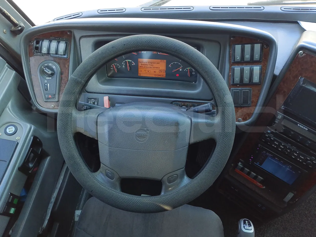 Volvo Barbi Genesis HDL N53 -EUR3 -309kW-12.23m - steering wheel photo